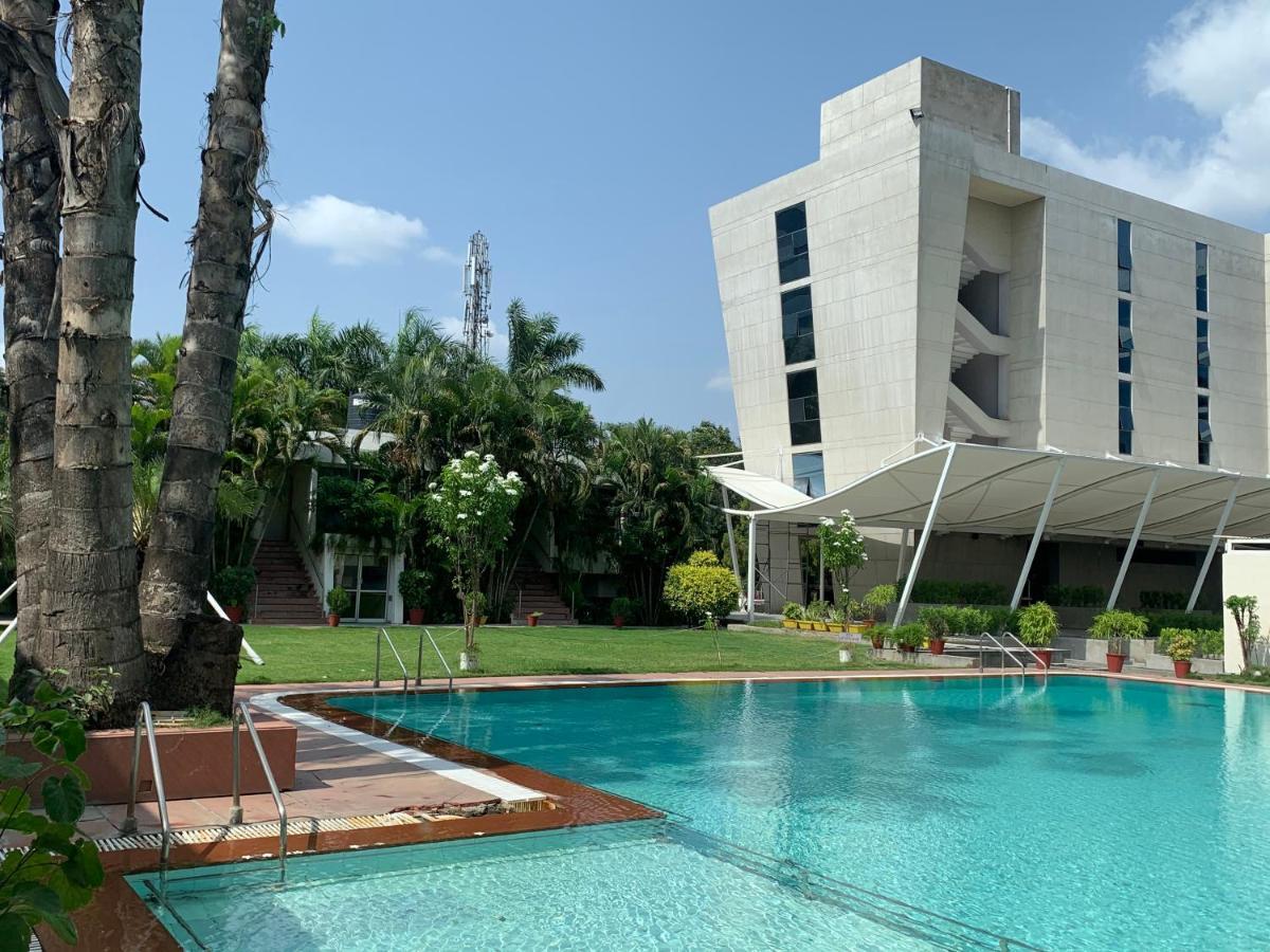 Lch Fitness Hotel Indore Exterior photo
